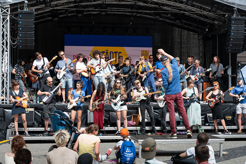 40-guitares-sur-un-bateau-ivre-©Laurence-Danière