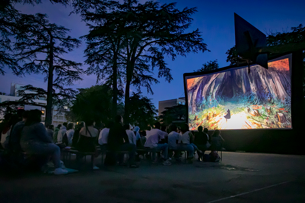 Cinéma-plein-air-square-Vaillant-Le-Peuple-Loup-©Fiona-Blair